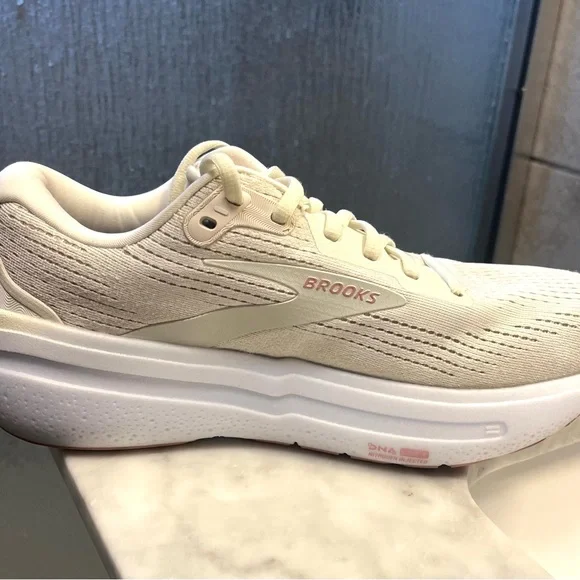 Brooks Ghost Max 2 Women's Cream Athletic Shoes - Picture 4 of 8